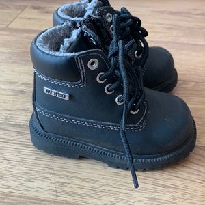 Black smart fit waterproof boots